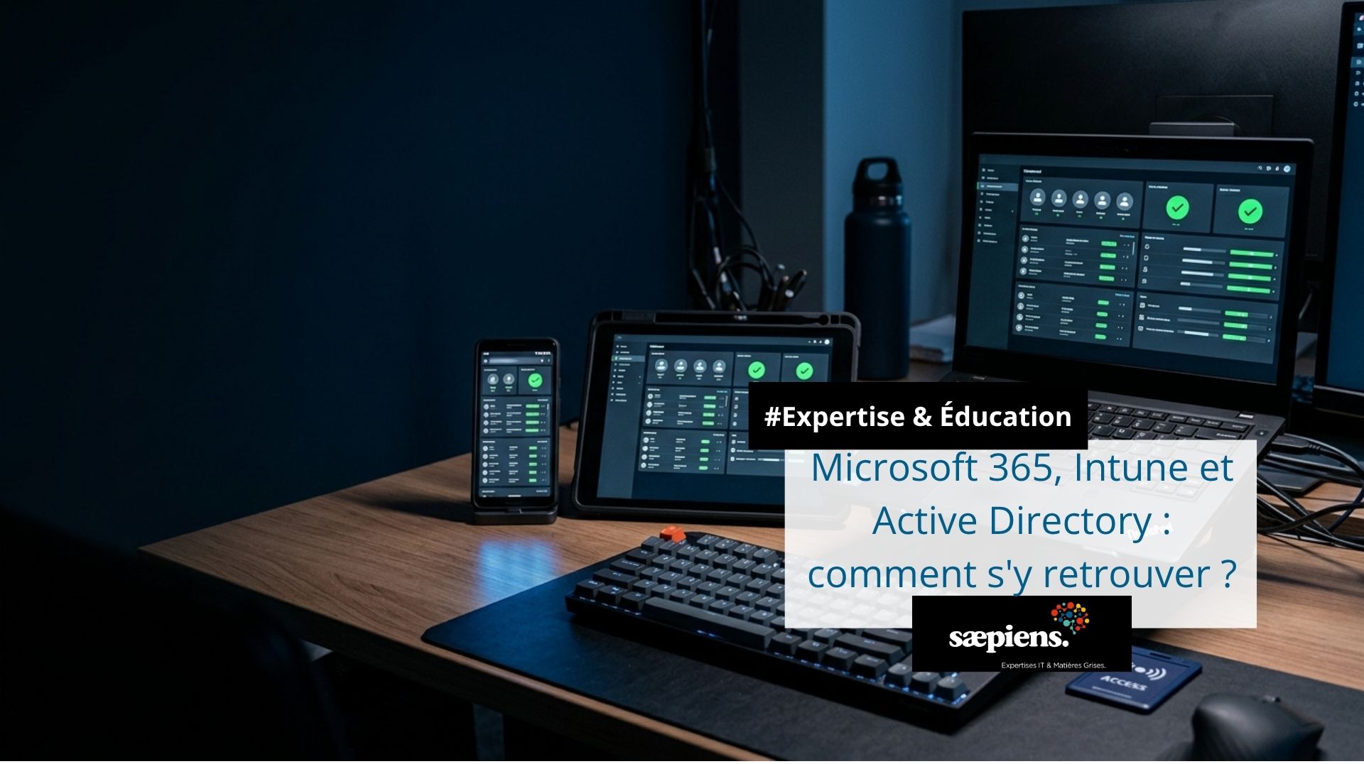 Poste administrateur IT avec plusieurs appareils supervisés depuis un tableau de bord centralisé, illustrant la gestion Microsoft 365, Intune et Active Directory pour les entreprises